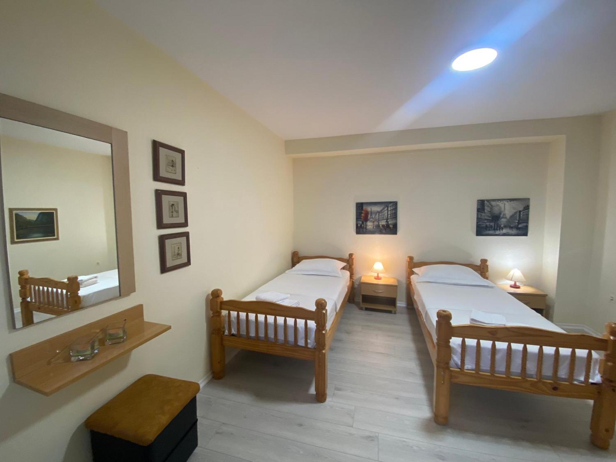 Dani Two Bedroom In Center Of Apartment *